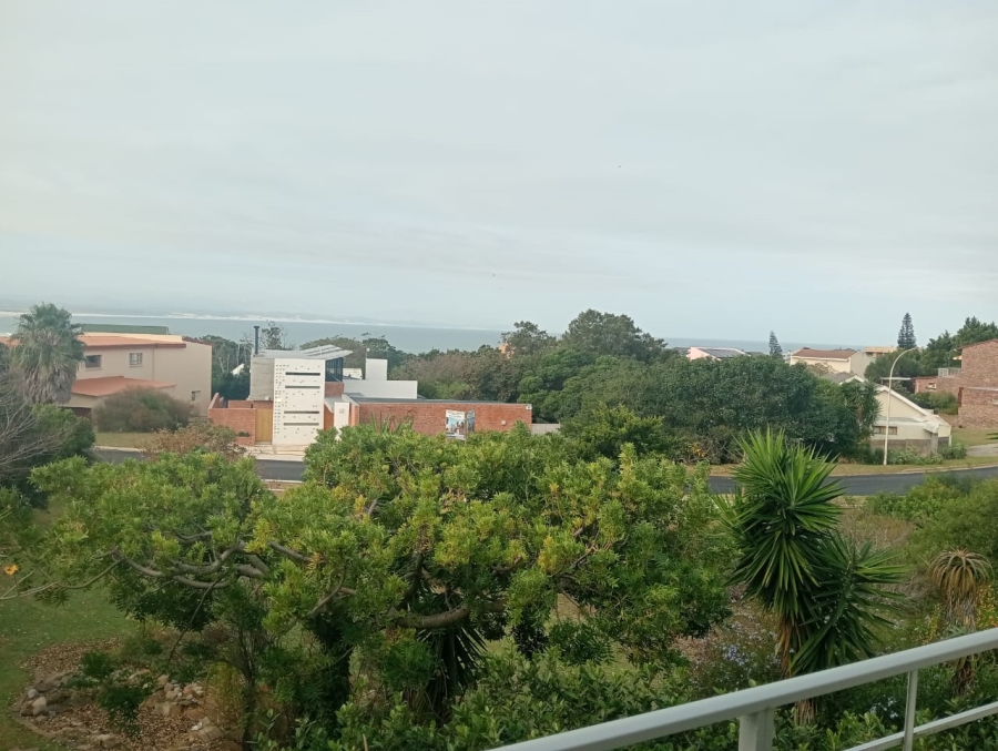 3 Bedroom Property for Sale in Wavecrest Eastern Cape